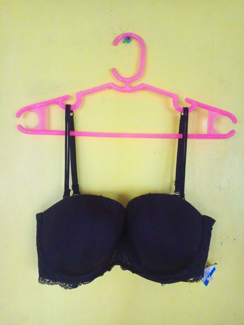 Victoria Secret Lace Bra Size: 36C (Category: Undergarments & Loungewear) located in Navotas City. Submitted by vanilla_sandalwood (Listing ID 1462599708, Image 1). Description: -Brandnew with Tag -Brand: Victoria Secret -Color: Black -Size:36C -Underwire Regular Pads -With Lace design.