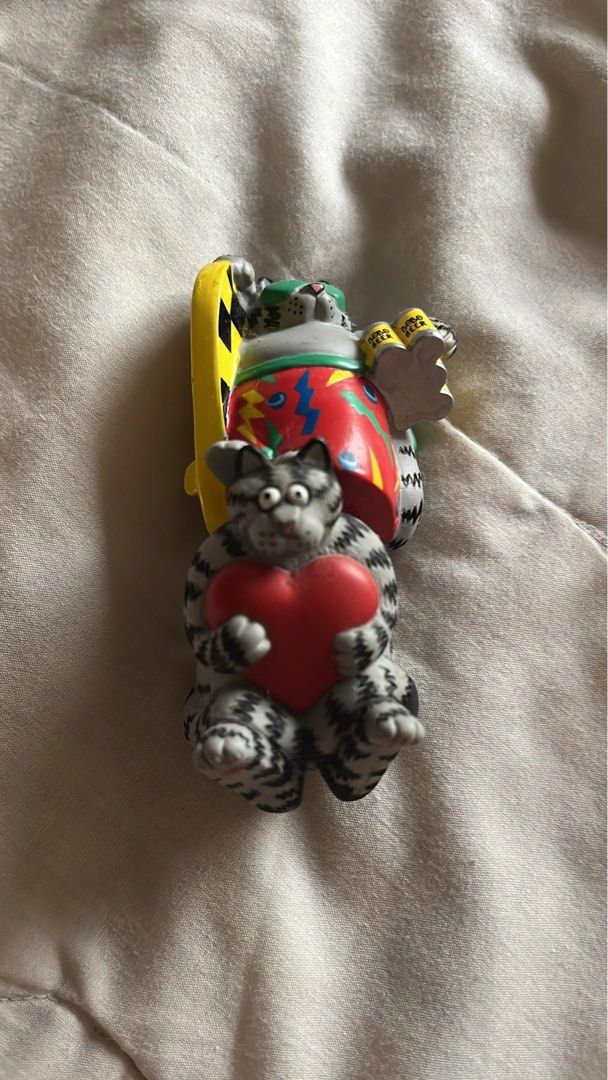 Vintage B-kliban Cartoon cat (Category: Figurines & Statues) located in Calasiao. Submitted by xwbj4ycjw975281 (Listing ID 1462570389, Image 2). Description: ₱1800-set 4 pcs. onhand .