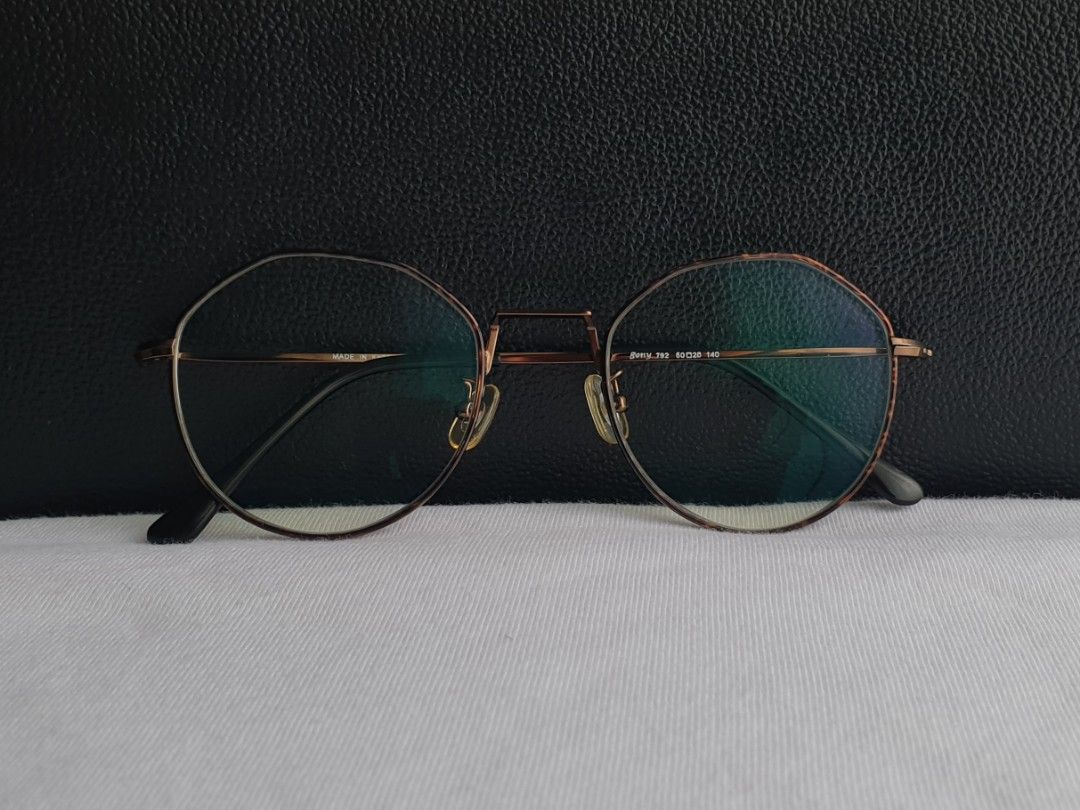 Vintage Bony Lightweight Eyeglass Frame (Category: Sunglasses & Eyewear) located in Quezon City. Submitted by WasalakTwo (Listing ID 1462582588, Image 2). Description: Bought in Japan Durable and high quality Goodcondition Clean and presentable Lens are graded, but replaceable Open for delivery nationwide Front Width 13.2cm Front Height 4.6cm.
