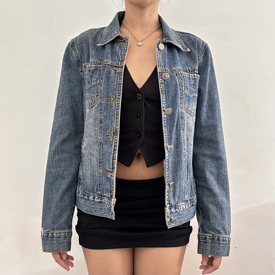 vintage classic grunge thick blue silver buttoned denim jacket (Category: Coats, Jackets and Outerwear) located in Marikina City. Submitted by triciarchive (Listing ID 1462475481, Image 1). Description: ✨ selling more aesthetic clothes & other stuff in my profile! <3 💰 price is negotiable - super luv, hard to let go - fits xs to s - thick denim, versatile w any outfit rfs: decluttering model reference (me): chest: 32” waist: 25” hips: 33” height