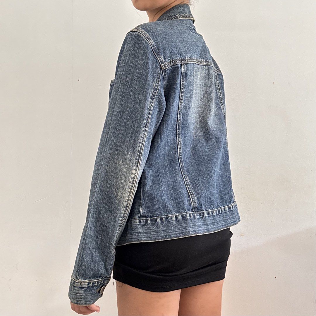 vintage classic grunge thick blue silver buttoned denim jacket (Category: Coats, Jackets and Outerwear) located in Marikina City. Submitted by triciarchive (Listing ID 1462475481, Image 3). Description: ✨ selling more aesthetic clothes & other stuff in my profile! <3 💰 price is negotiable - super luv, hard to let go - fits xs to s - thick denim, versatile w any outfit rfs: decluttering model reference (me): chest: 32” waist: 25” hips: 33” height