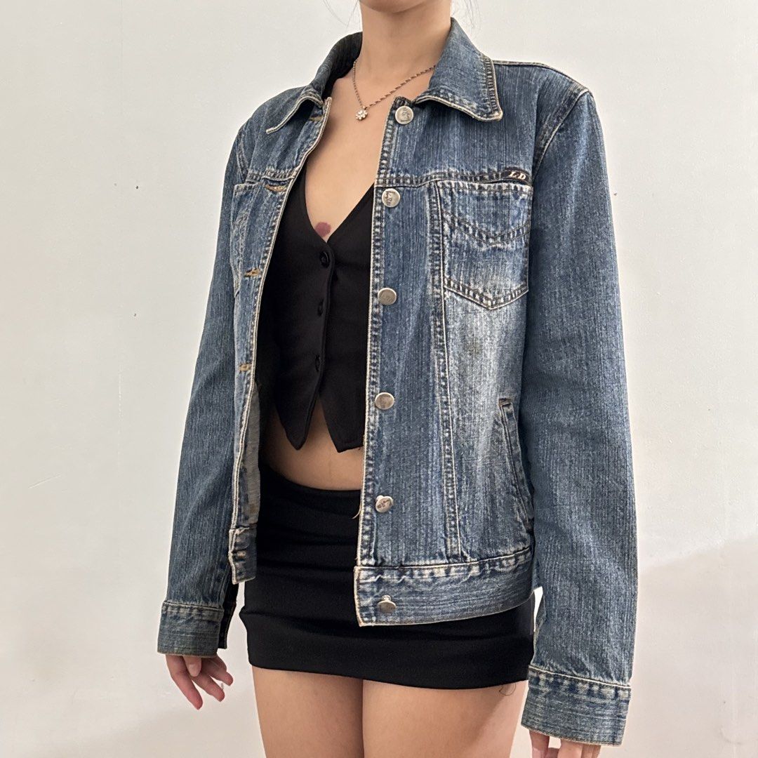 vintage classic grunge thick blue silver buttoned denim jacket (Category: Coats, Jackets and Outerwear) located in Marikina City. Submitted by triciarchive (Listing ID 1462475481, Image 2). Description: ✨ selling more aesthetic clothes & other stuff in my profile! <3 💰 price is negotiable - super luv, hard to let go - fits xs to s - thick denim, versatile w any outfit rfs: decluttering model reference (me): chest: 32” waist: 25” hips: 33” height