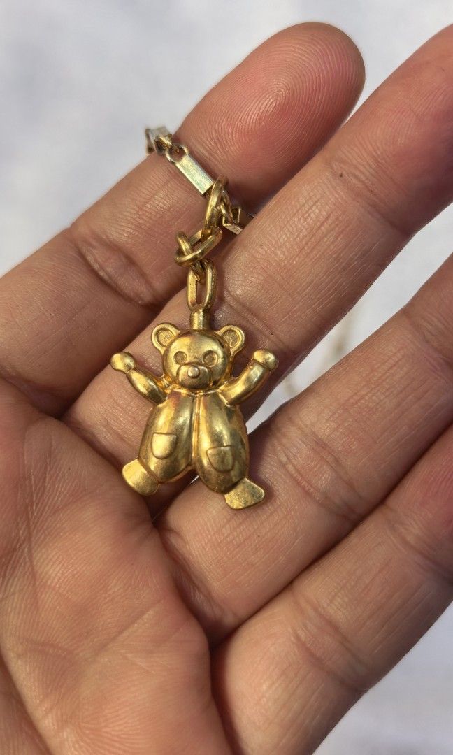 Vintage Feiler bear necklace (Category: Necklaces) located in Tuguegarao City. Submitted by zenphoenix-7ad615 (Listing ID 1462546284, Image 1). Description: Pretty bear necklace feiler.