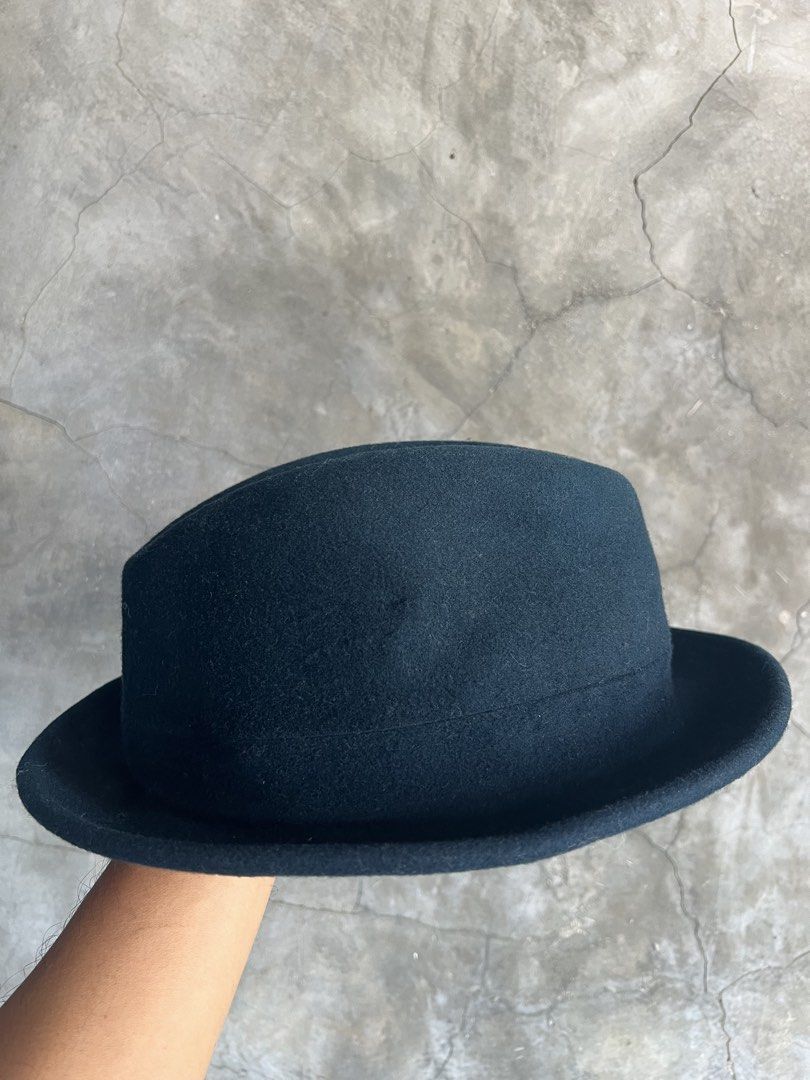Vintage Kangol Wool Hat Fedora Black (Category: Caps & Hats) located in Davao. Submitted by dubdabi.co (Listing ID 1462464966, Image 2). Description: - Classic black Kangol wool fedora hat - Features a small button detail with the iconic Kangol logo - Perfect for elevating any outfit - Size: 56-57cm.