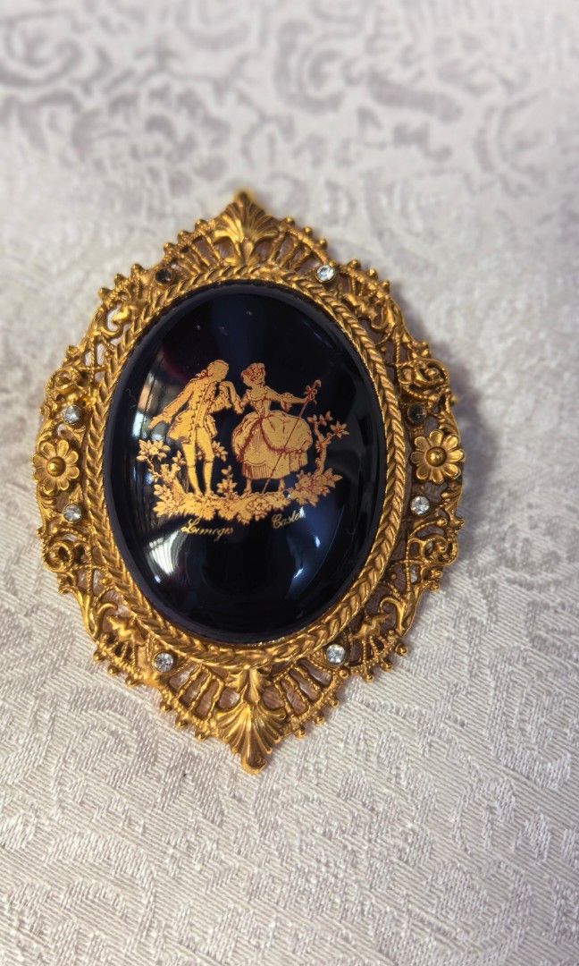 Vintage oversized limoges like new brooch (Category: Brooches) located in Tuguegarao City. Submitted by zenphoenix-7ad615 (Listing ID 1462530947, Image 1). Description: With minimal flaw one small stone missing Oversized brooch.