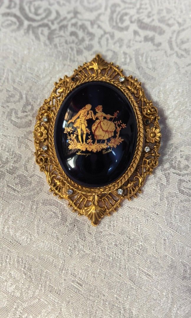 Vintage oversized limoges like new brooch (Category: Brooches) located in Tuguegarao City. Submitted by zenphoenix-7ad615 (Listing ID 1462530947, Image 3). Description: With minimal flaw one small stone missing Oversized brooch.