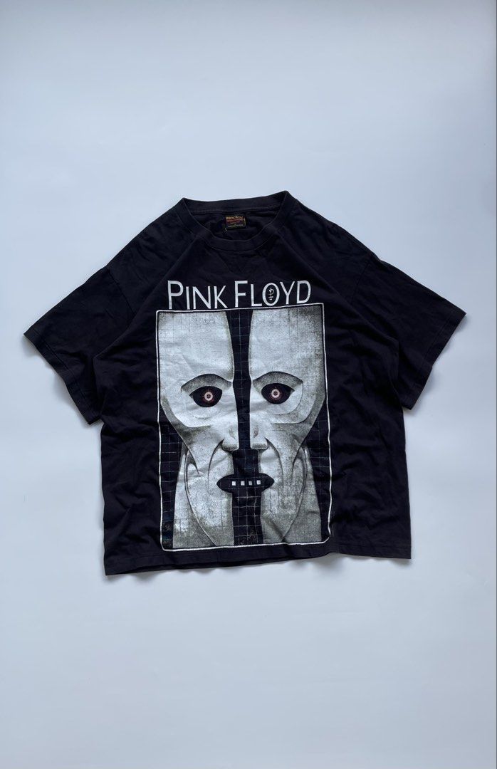 Vintage pink Floyd the division bell (dated 1987) (Category: Tshirts & Polo Shirts ) located in General Mariano Alvarez. Submitted by savenlester (Listing ID 1462627410, Image 1). Description: Vintage pink Floyd (dated 1987) ◾W - 23 ◾L - 28 ◾Good condition ◾Color rate 8.5/10 .