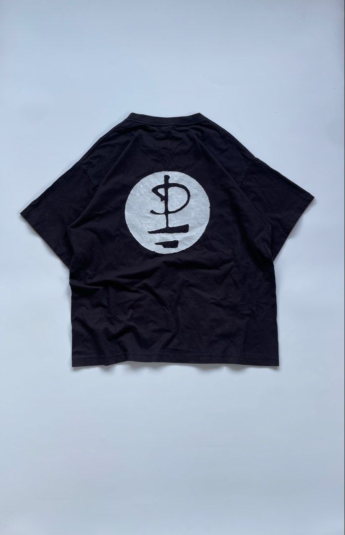 Vintage pink Floyd the division bell (dated 1987) (Category: Tshirts & Polo Shirts ) located in General Mariano Alvarez. Submitted by savenlester (Listing ID 1462627410, Image 2). Description: Vintage pink Floyd (dated 1987) ◾W - 23 ◾L - 28 ◾Good condition ◾Color rate 8.5/10 .