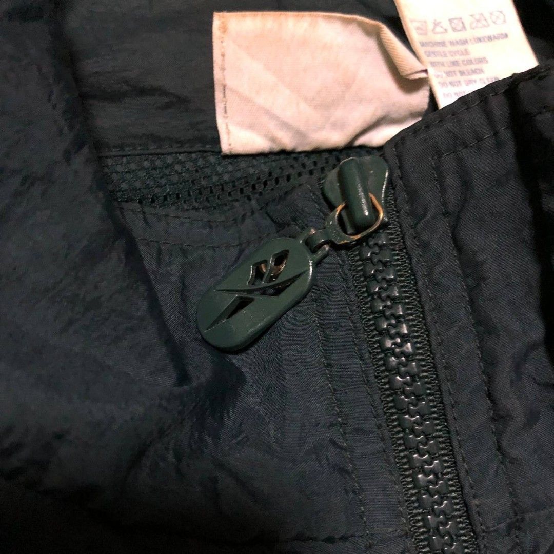 Vintage Reebok Windbreaker (Category: Activewear) located in Camiling. Submitted by thriftscape2024 (Listing ID 1462589228, Image 2). Description: Excellent Condition Color rate: 9/10 Issue: ❌❌❌ Dimes: W25xL29.