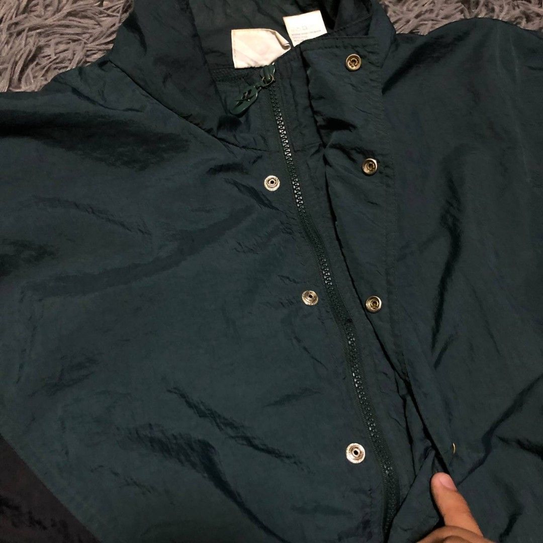Vintage Reebok Windbreaker (Category: Activewear) located in Camiling. Submitted by thriftscape2024 (Listing ID 1462589228, Image 3). Description: Excellent Condition Color rate: 9/10 Issue: ❌❌❌ Dimes: W25xL29.