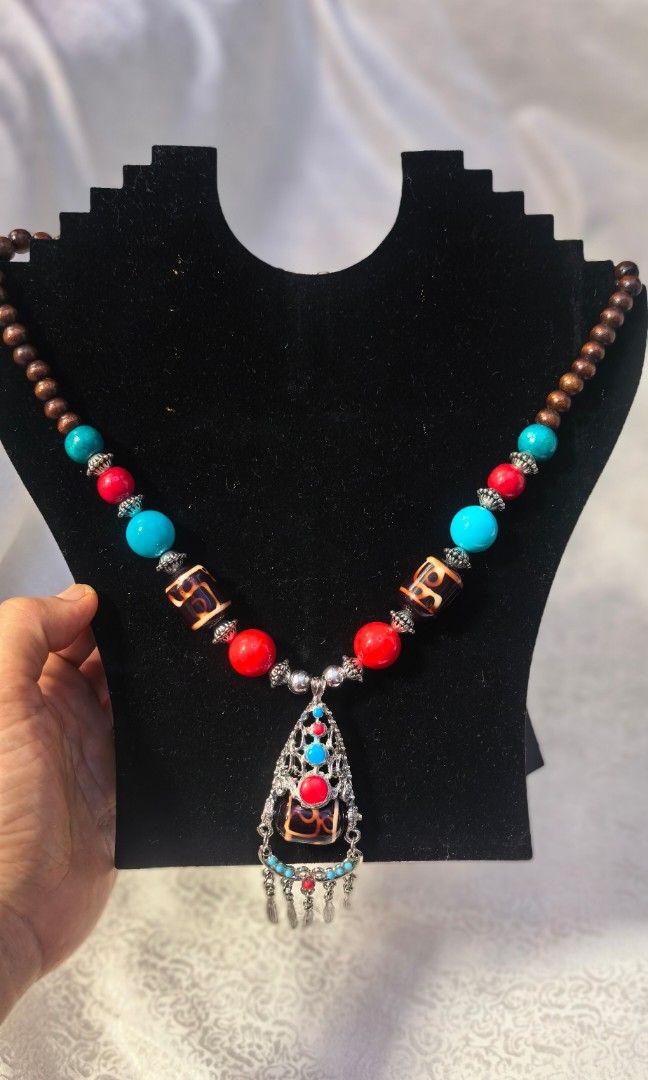 Vintage style necklace multi color (Category: Necklaces) located in Tuguegarao City. Submitted by zenphoenix-7ad615 (Listing ID 1462540713, Image 3). Description: Vintage style combination of wood metal. And plastic.