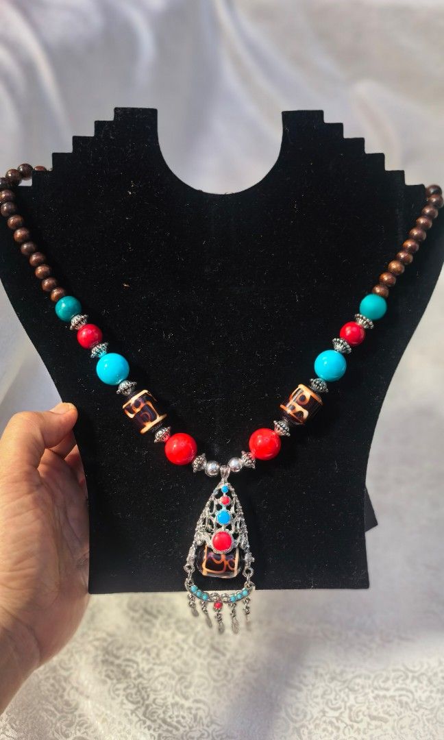 Vintage style necklace multi color (Category: Necklaces) located in Tuguegarao City. Submitted by zenphoenix-7ad615 (Listing ID 1462540713, Image 1). Description: Vintage style combination of wood metal. And plastic.