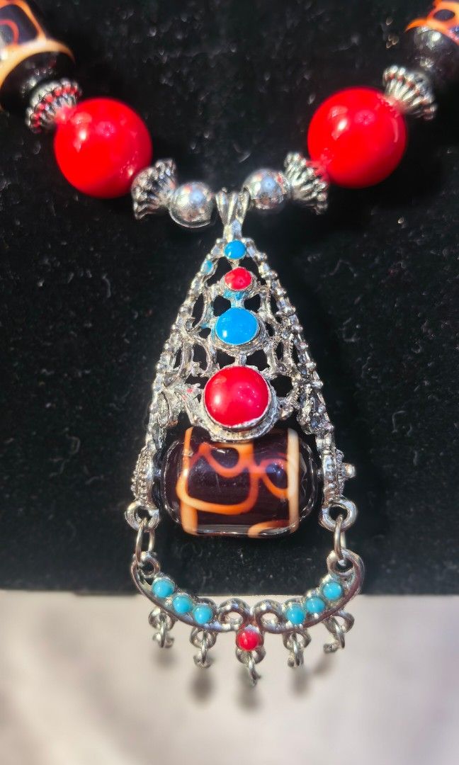 Vintage style necklace multi color (Category: Necklaces) located in Tuguegarao City. Submitted by zenphoenix-7ad615 (Listing ID 1462540713, Image 2). Description: Vintage style combination of wood metal. And plastic.