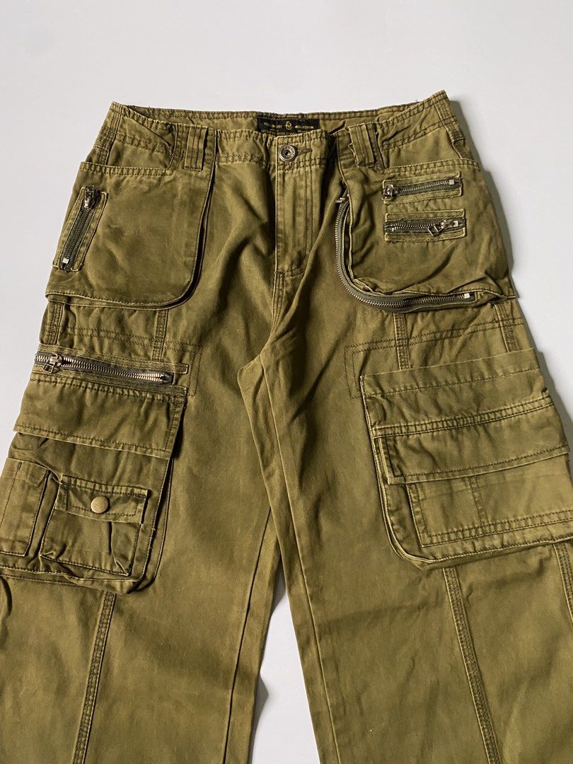 Vintage To Good Multi Pocket Cargo Pants (Category: Trousers) located in Baguio. Submitted by the_gunstore (Listing ID 1462624271, Image 3). Description: Size tagged: L Issue: Stains, Discoloration Waistline:15.5(31) Full Length:41 Thigh:11.5 Leg Opening:10 Inseam:31.5 Knee:10.5 Front Rise:10.