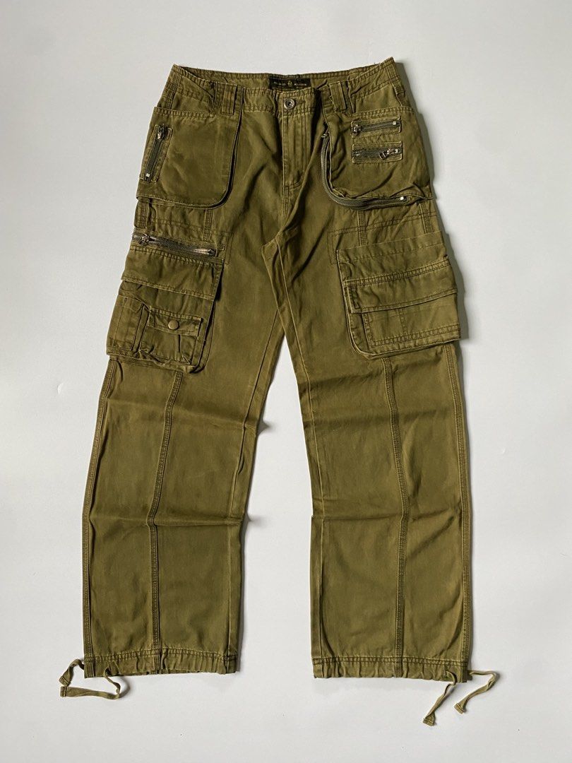 Vintage To Good Multi Pocket Cargo Pants (Category: Trousers) located in Baguio. Submitted by the_gunstore (Listing ID 1462624271, Image 1). Description: Size tagged: L Issue: Stains, Discoloration Waistline:15.5(31) Full Length:41 Thigh:11.5 Leg Opening:10 Inseam:31.5 Knee:10.5 Front Rise:10.
