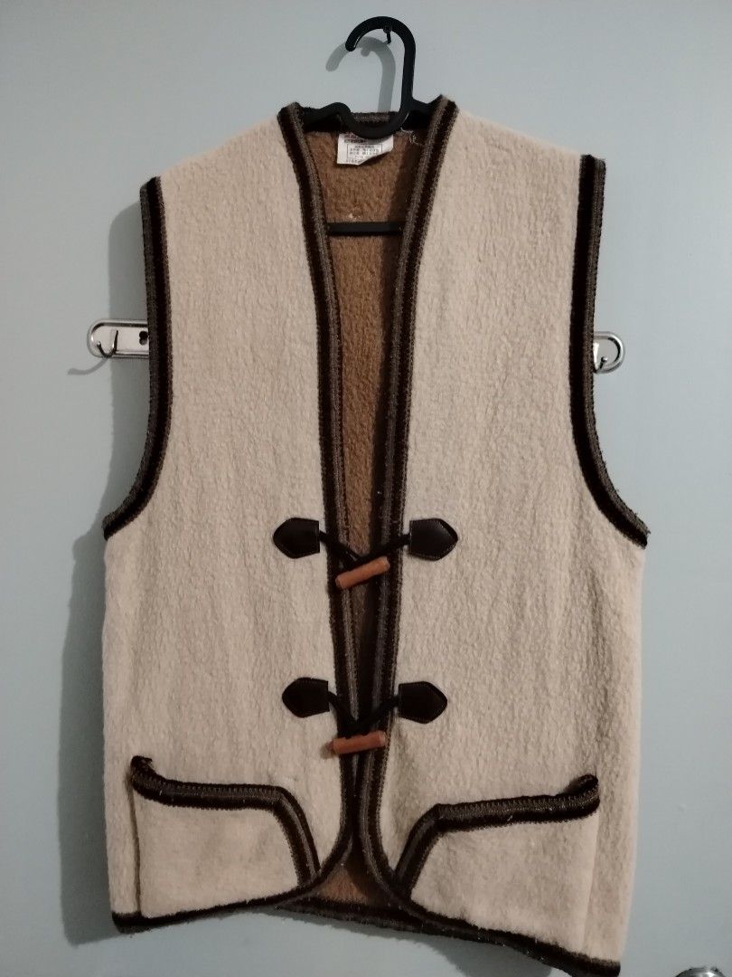 Vintage Wool Blend Vest (Category: Vests) located in Bacoor. Submitted by joshuaie (Listing ID 1462464307, Image 2). Description: ➡️ No Issue ➡️ In Good Condition Pm for more info.