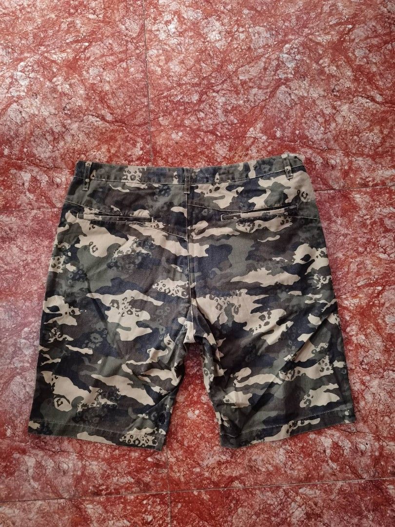 Volcom Camouflage Cargo Shorts (Category: Shorts) located in Caloocan City. Submitted by cooldudeszion (Listing ID 1462521077, Image 3). Description: - Authentic Volcom camouflage cargo shorts - Classic cargo style with multiple functional pockets - Secure button and zip fly closure - Perfect for casual outings or outdoor adventures - Designed for a comfortable fit VOLCOM CAMOU SHORT (Corpo Classic) - Button and zipper closure - Multiple pockets 
