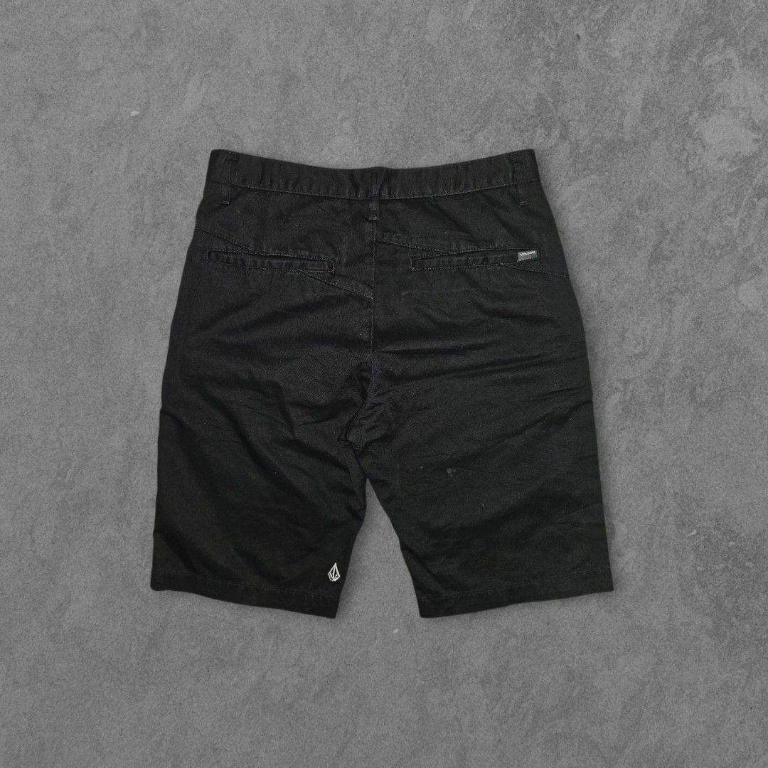 VOLCOM CORPO CLASS (Category: Shorts) located in Tagbilaran City. Submitted by urchinclothingco. (Listing ID 1462458494, Image 3). Description: VOLCOM CORPO CLASS BLACK WALKSHORTS LIKE NEW 30 ON TAG 30-32x21 NO ISSUES 750+SF.