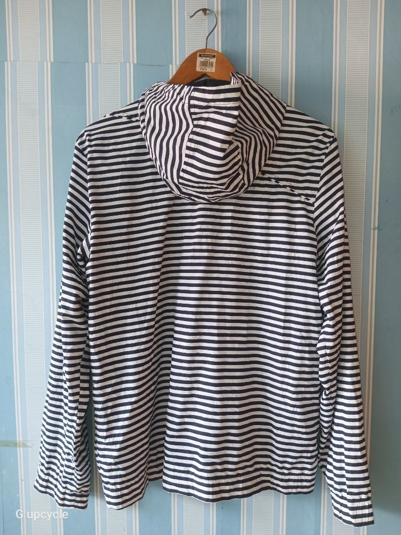 VOLCOM WINDBREAKER (Category: Activewear) located in Cebu City. Submitted by glennbryceland031185 (Listing ID 1462489201, Image 3). Description: Volcom black-and-white striped full-zip hooded jacket. All in super good condition. See pictures for sizing.. READY TO WEAR...