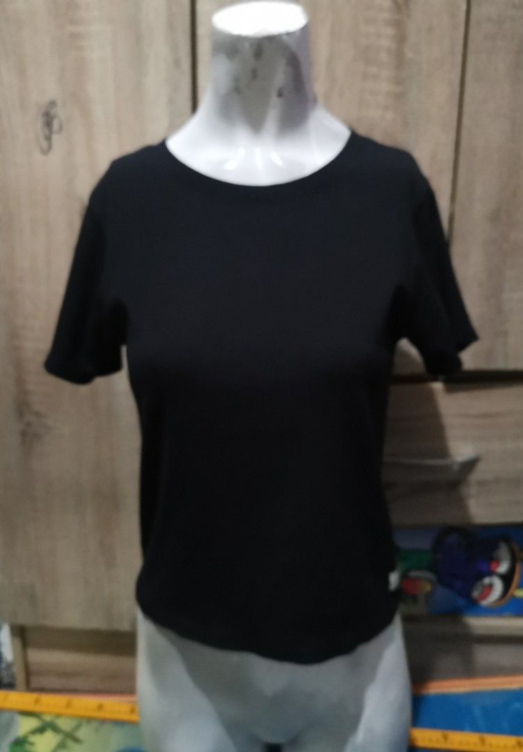 Vuori Pose fitted tee (Category: Shirts) located in San Pedro. Submitted by thriftersthrift (Listing ID 1462451695, Image 2). Description: Width(inches) :15 Length(inches) :19 Good condition Already wash Color rate : 9.5 /10 🌵ALL ITEMS ARE FROM UKAY BALE SO MANAGE YOUR EXPECTATION 🌵 ASK SELLER FOR MORE INFORMATION COLOR MAY CHANGE TRU LIGHTING.