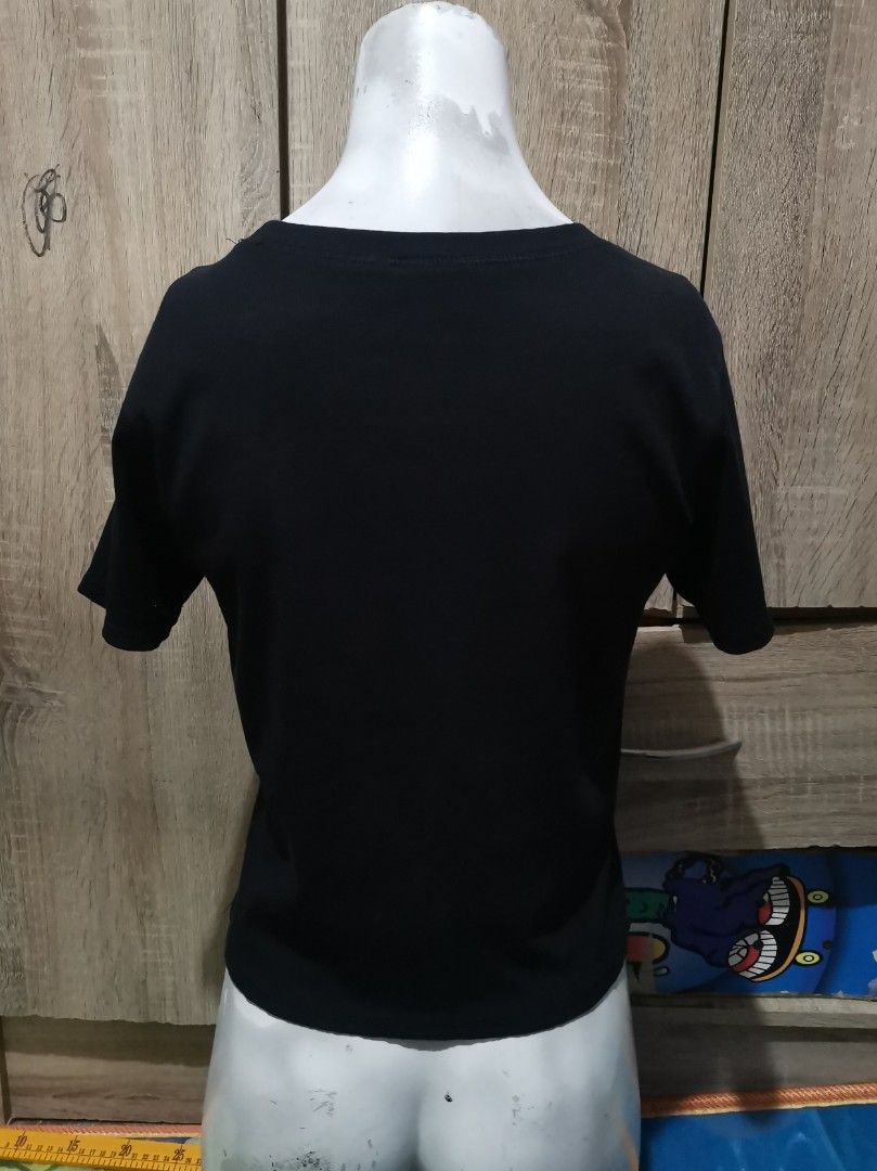 Vuori Pose fitted tee (Category: Shirts) located in San Pedro. Submitted by thriftersthrift (Listing ID 1462451695, Image 3). Description: Width(inches) :15 Length(inches) :19 Good condition Already wash Color rate : 9.5 /10 🌵ALL ITEMS ARE FROM UKAY BALE SO MANAGE YOUR EXPECTATION 🌵 ASK SELLER FOR MORE INFORMATION COLOR MAY CHANGE TRU LIGHTING.