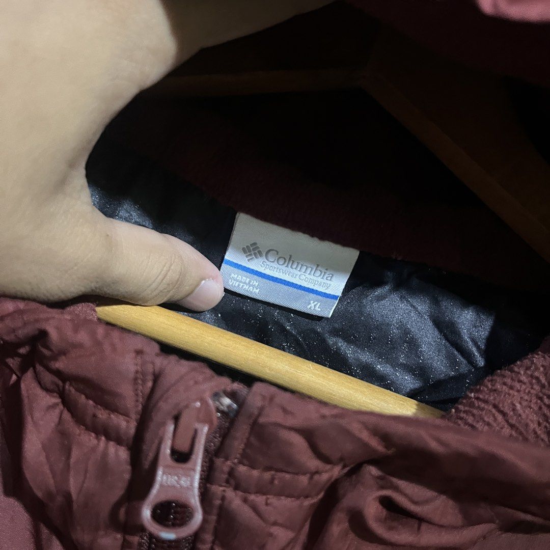 Want to sell! (Category: Coats, Jackets and Outerwear) located in Lucena. Submitted by paulsarroza (Listing ID 1462441187, Image 3). Description: Want to sell!🚨 COLUMBIA JACKET GOOD CONDITION SIZE XL LENGTH 30 WIDTH 26 MINE: 600SHIP!✈️.
