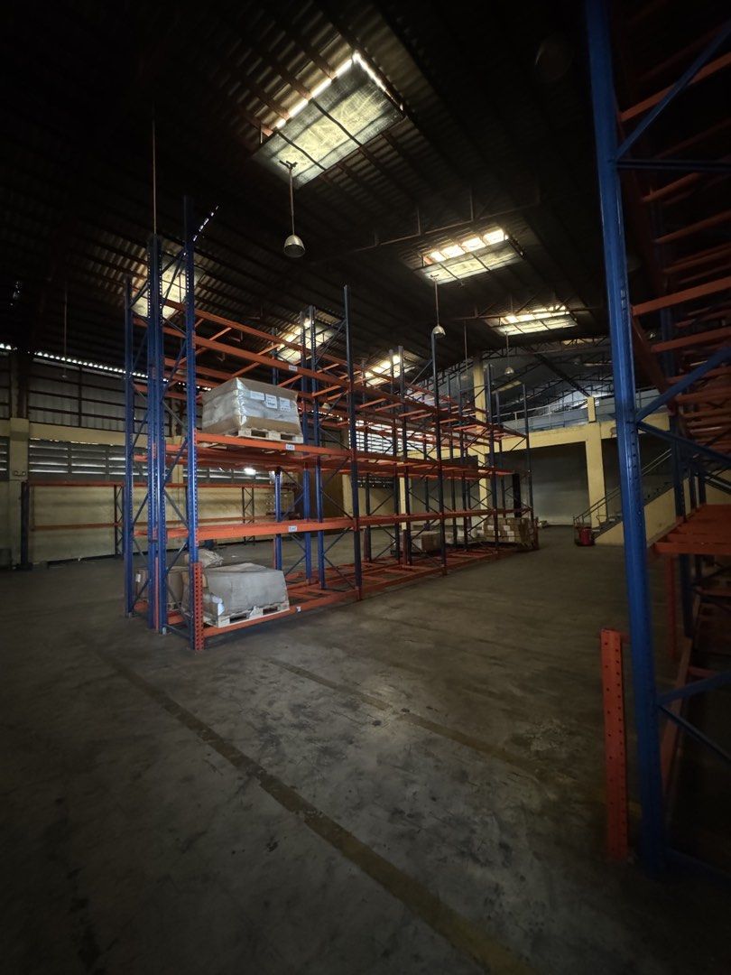 WAREHOUSE FOR LEASE BINAN LAGUNA (Category: Commercial) located in Paranaque City. Submitted by nicolo.remaxprimeph (Listing ID 1462472442, Image 1). Description: WAREHOUSE FOR LEASE 📍Biñan, Laguna Total Lot Area: 4,139 sqm Floor area: Approx 4,000 sqm Loading docks Manufacturing/Storage Facilty Office Mezzanine Inside an industrial park Rates: Warehouse: P250/sqm /month VAT ex Photos: https://photos.app.goo.gl/swmNVEDY5k5s8EwDA .