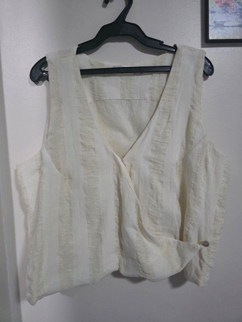Wear Laya Perla Top (Category: Blouses) located in Quezon City. Submitted by tepai (Listing ID 1462610322, Image 3). Description: Wear Laya Perla Top in Striped Leno Weave Super nice print/colorway but sadly it's too big on me. Bought online for P 1950 and used it once. .