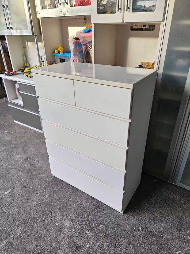 White 6-Drawer Dresser Chest (Category: Shelves, Cabinets & Racks) located in Manila. Submitted by Hezcki (Listing ID 1462606031, Image 3). Description: - White dresser with 6 drawers - Top two drawers are smaller - Plenty of storage space for clothes and other items - Simple and clean design - Fits well in most rooms.