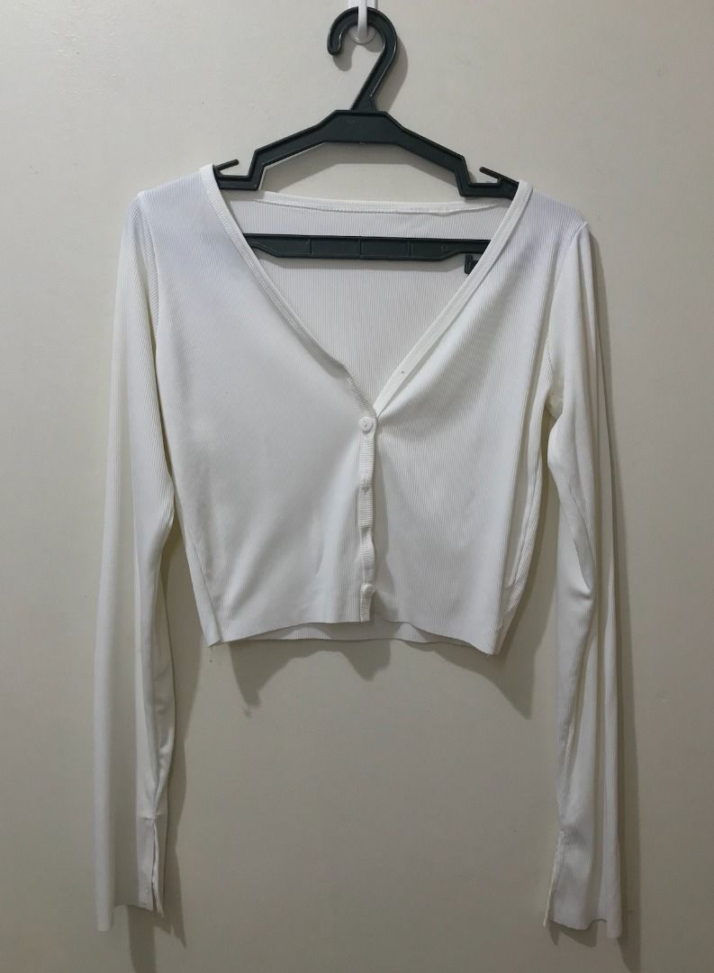 White Cardigan (Category: Others Tops) located in Cebu City. Submitted by kyotiehamster05 (Listing ID 1462507992, Image 2). Description: s-m.