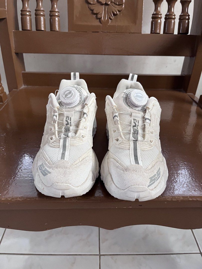 White Chunky Sneakers with BOA Lacing System (Category: Sneakers) located in Quezon City. Submitted by harold_shop (Listing ID 1462500212, Image 1). Description: White chunky sneakers. Features a BOA lacing system for a secure fit. Reflective details on the sides and heel. Good for everyday wear. Some signs of wear, as expected. Size 20.8cm.