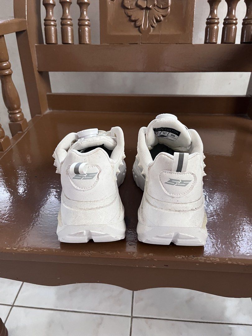 White Chunky Sneakers with BOA Lacing System (Category: Sneakers) located in Quezon City. Submitted by harold_shop (Listing ID 1462500212, Image 3). Description: White chunky sneakers. Features a BOA lacing system for a secure fit. Reflective details on the sides and heel. Good for everyday wear. Some signs of wear, as expected. Size 20.8cm.