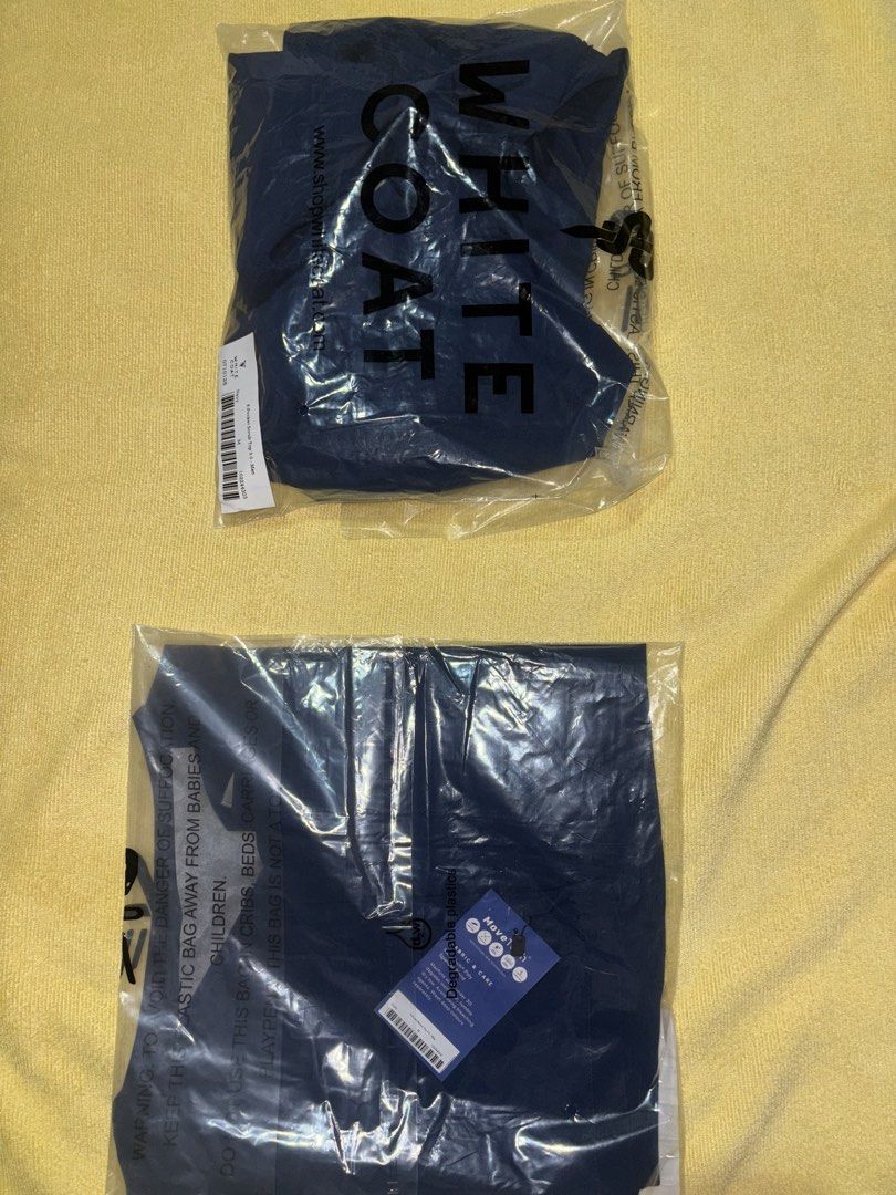 White Coat 5-Pocket Movetech Scrub Top - Navy - Men's M (Category: Activewear) located in Quezon City. Submitted by osgood_schlatter (Listing ID 1462608452, Image 2). Description: - Brand new White Coat Men's Scrub Top - Color: Navy Blue - Style: Movetech 5-Pocket - Size: Medium - Condition: Brand new, in original packaging - Will buy otg instead .