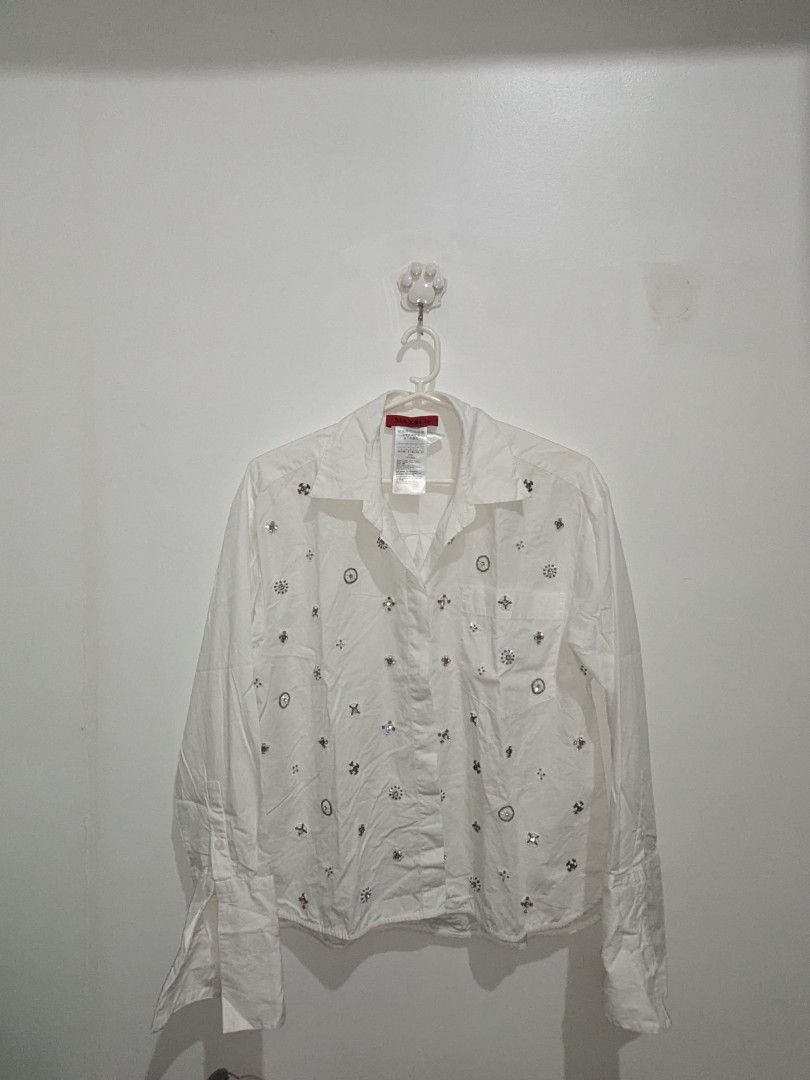 white cotton button-down shirt embellishments (Category: Longsleeves) located in Makati City. Submitted by dunseen (Listing ID 1462608550, Image 1). Description: size: Small to Med.