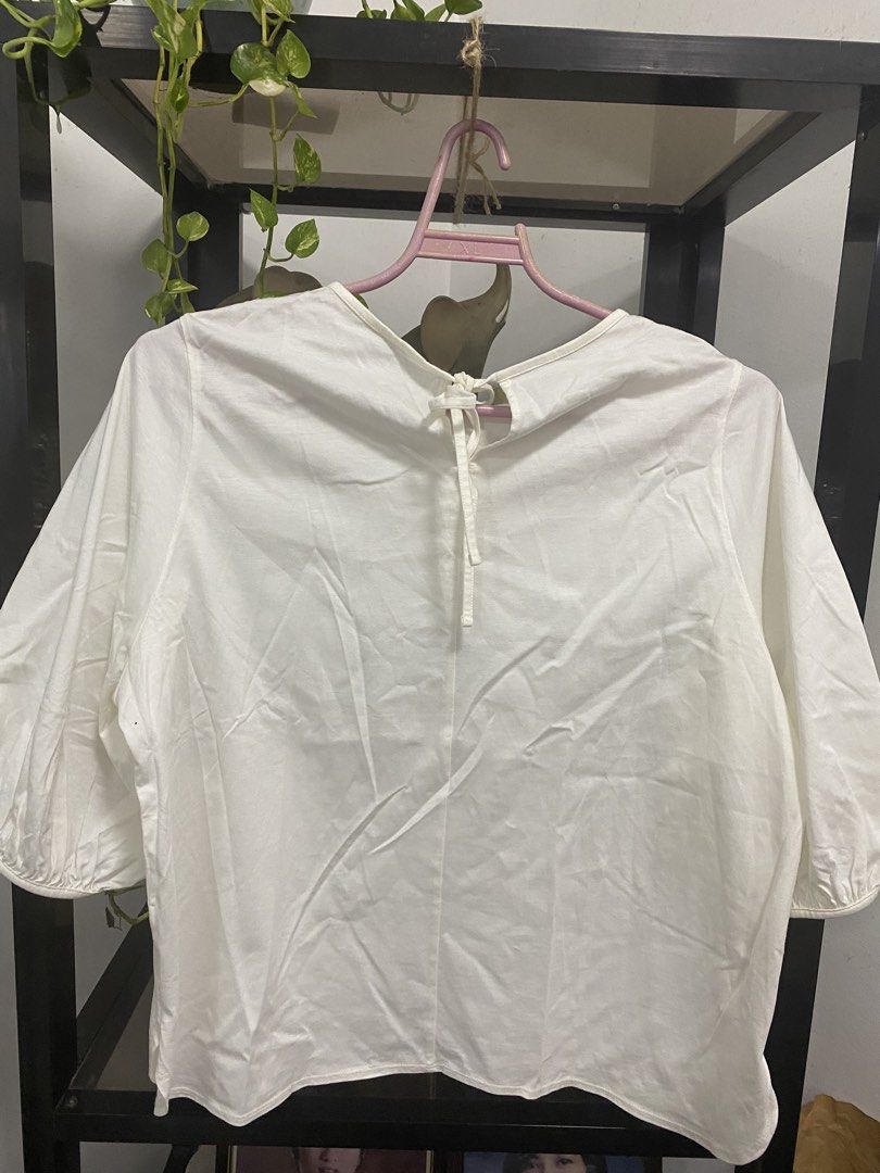 White Cotton 3/4 Puff Sleeves Tees (Category: Shirts) located in Quezon City. Submitted by zaffiro98 (Listing ID 1462506969, Image 2). Description: fits L to Semi-XL Bustline 42” Waistline 42” Length 24”.