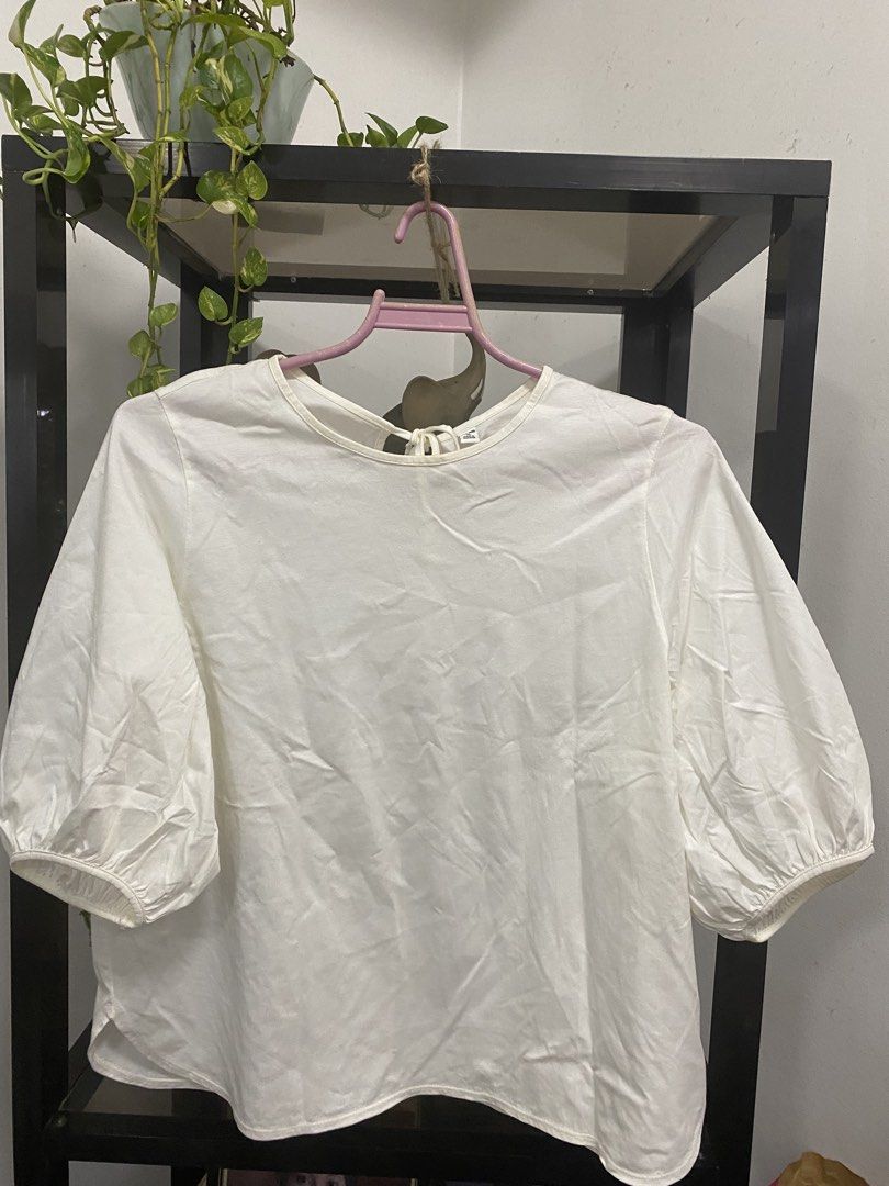 White Cotton 3/4 Puff Sleeves Tees (Category: Shirts) located in Quezon City. Submitted by zaffiro98 (Listing ID 1462506969, Image 1). Description: fits L to Semi-XL Bustline 42” Waistline 42” Length 24”.