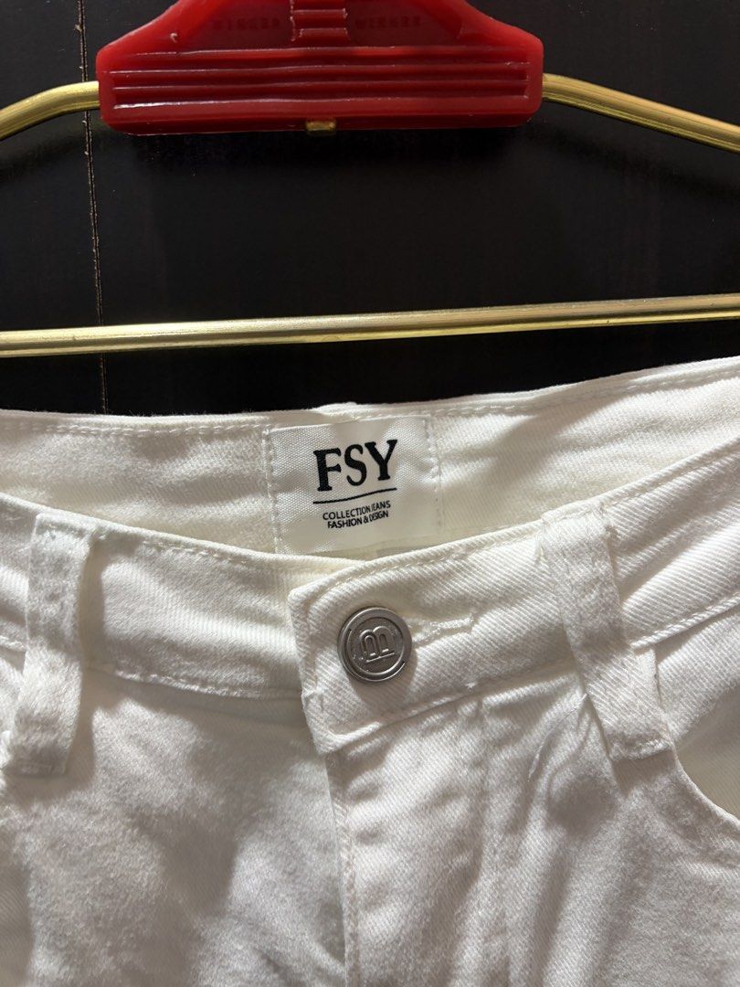 White Denim Capri (Category: Other Bottoms) located in Taguig. Submitted by house_of_petite (Listing ID 1462494740, Image 3). Description: I got this from bangkok but i preferred more fitted. Best for 25-26 waist since this has a stretch. Used once only. .