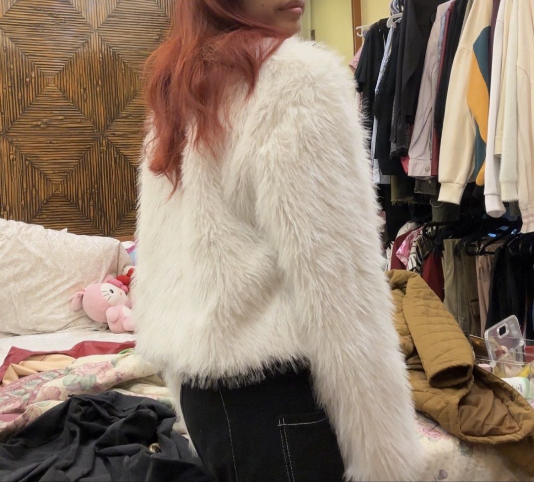 White Faux Fur Jacket - Cozy & Chic Outerwear (Category: Coats, Jackets and Outerwear) located in Manila. Submitted by allthatjazz.ph (Listing ID 1456751956, Image 1). Description: - Super soft and fluffy white faux fur - Cropped style, ideal for layering - Adds glamour and elevates any outfit - Perfect for parties or a night out - Cozy and comfortable to wear Not worn. Nadoble ung checkout kaya need to sell the other one.