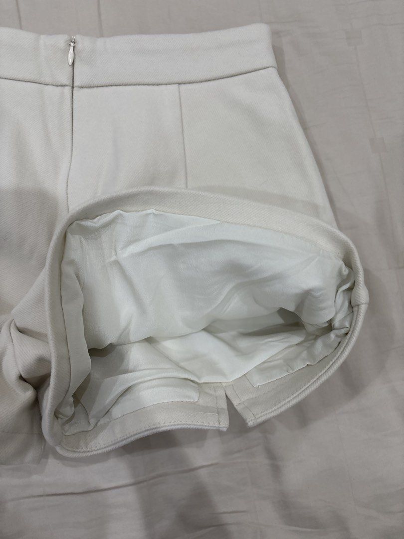 White High-Waisted Button Detail Shorts (Category: Shorts) located in Paranaque City. Submitted by kaescloset.18 (Listing ID 1462589264, Image 3). Description: - fits up to 26in waist - cream high-waisted shorts - Double-breasted button detail at the front - Back zipper closure - thick fabric.