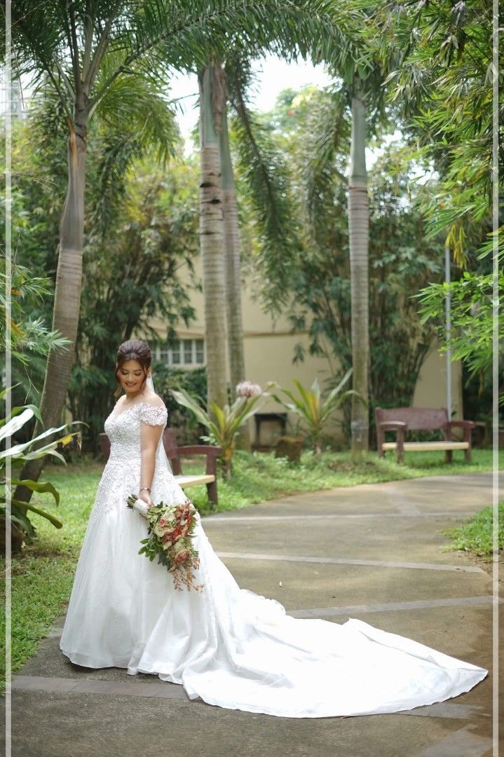 White Lace Wedding Dress with Long Train (Category: Evening dresses & gowns) located in Manila. Submitted by safetree-c89cdb (Listing ID 1462494765, Image 1). Description: - Elegant white wedding gown - Intricate lace detailing on bodice and sleeves - Full skirt with a dramatic long train - Includes a complimentary bouquet - Ready to make your special day unforgettable.