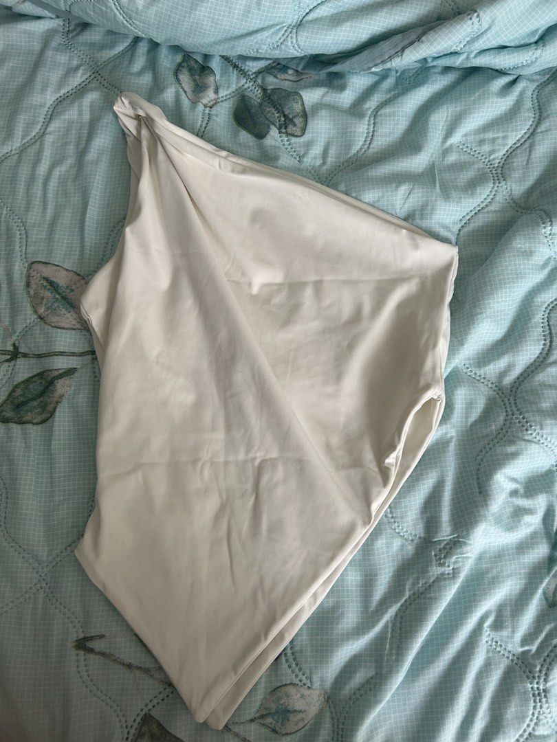 White One-Shoulder (Category: Bikinis & Swimsuits) located in Manila. Submitted by sophiaa_l (Listing ID 1462446885, Image 1). Description: - Elegant white one-shoulder swimsuit - Simple and chic design - Smooth, comfortable material -Only worn once .