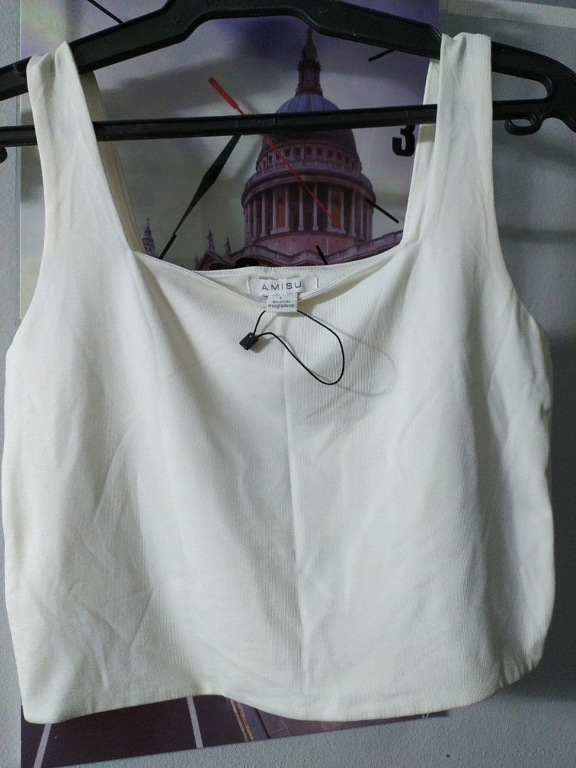 White sleeve (Category: Activewear) located in Manila. Submitted by timtam04 (Listing ID 1462668240, Image 1). Description: n buy1take1 promo.