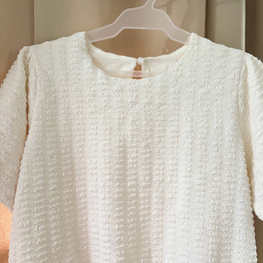 Cream Textured Short Sleeve Top (Category: Blouses) located in Manila. Submitted by princess.01.1 (Listing ID 1462505745, Image 2). Description: Di nagamit since nabili sinukat lang J&t only +55 sf.