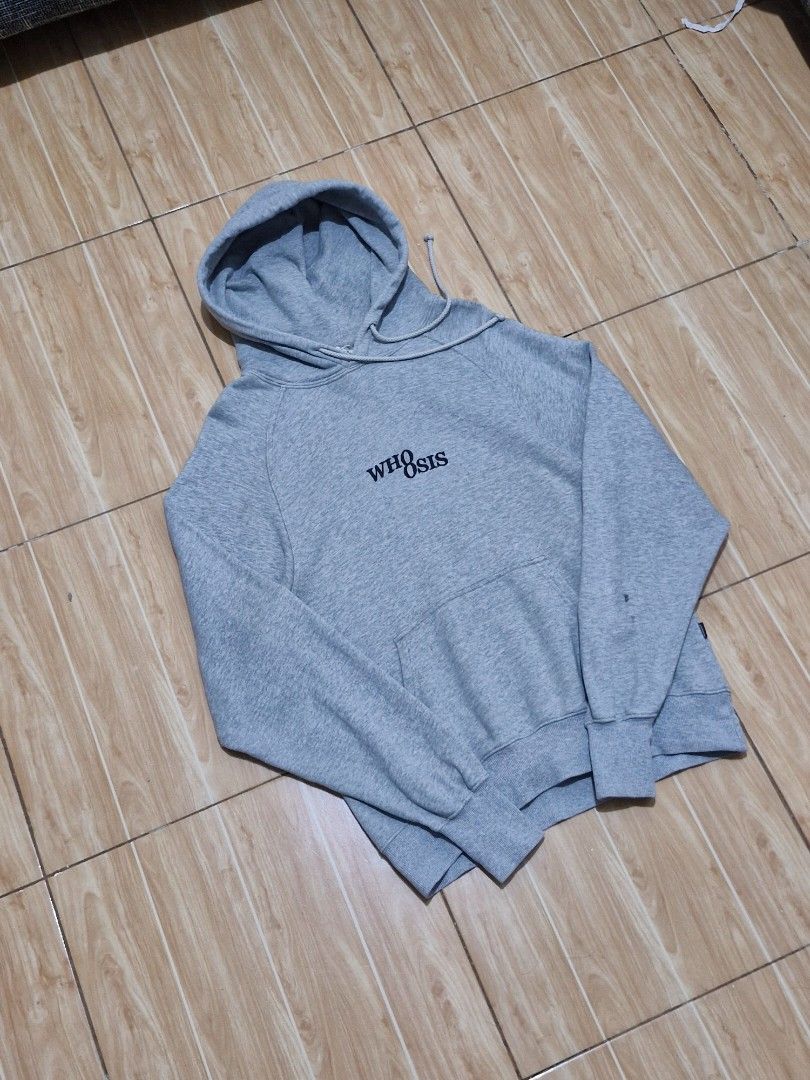 WHOOSIS HOODIE (Category: Hoodies) located in Antipolo. Submitted by kentoy6666 (Listing ID 1462602185, Image 3). Description: WHOOSIS HOODIE Execellent Condition Size S FIT TO XL 450✨️❤️.