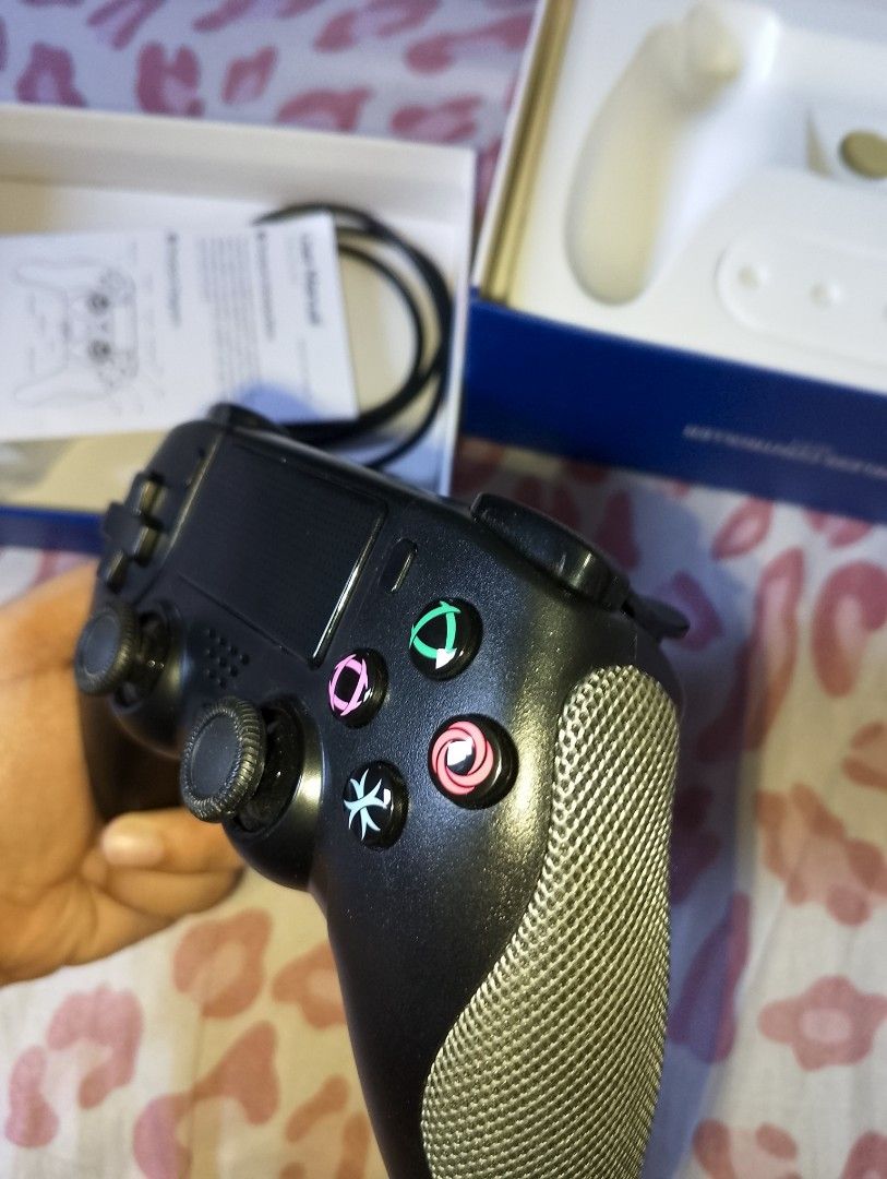 Wireless Controller for P-4 (Category: Controllers) located in Manila. Submitted by thedecluttersss (Listing ID 1462594828, Image 3). Description: 🚩STRICTLY NO COD🚩 - Wireless controller for P-4 console - Features touch function, double motor vibration, and 6-axis gyro - Connects wirelessly - Includes user manual and charging cable - Available in multiple sizes - Supports all P-4 console versions.