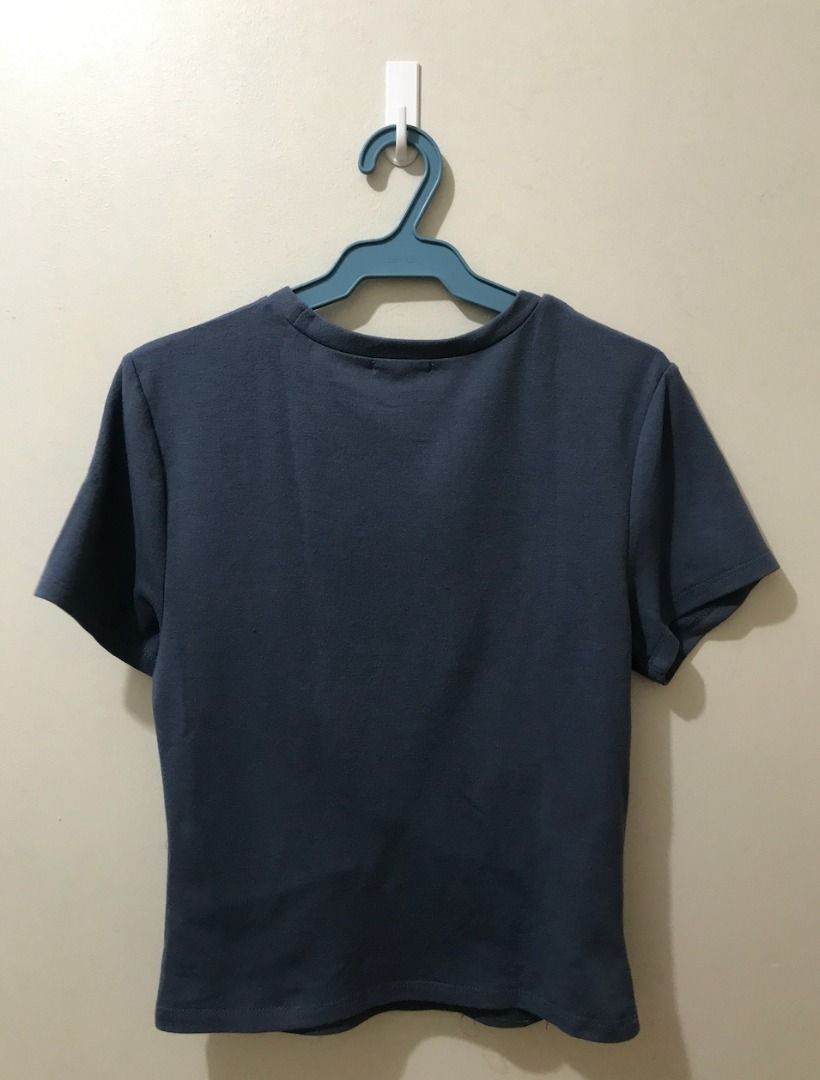 Women Basic Shirt (Category: Others Tops) located in Cebu City. Submitted by kyotiehamster05 (Listing ID 1462508272, Image 2). Description: s-m.