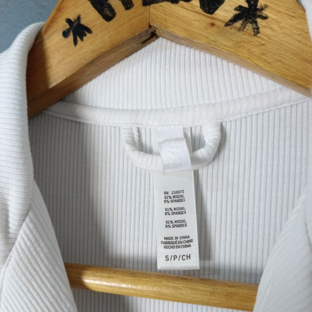 Women's - Skims (Category: Shirts) located in Bacolod City. Submitted by drop.ph (Listing ID 1462565122, Image 3). Description: Skims - Ribbed Knit Authentic *Size S - 16.5x22.5 *Excellent *No Flaws *Price: 880php *Add SF if outside Bacolod City .