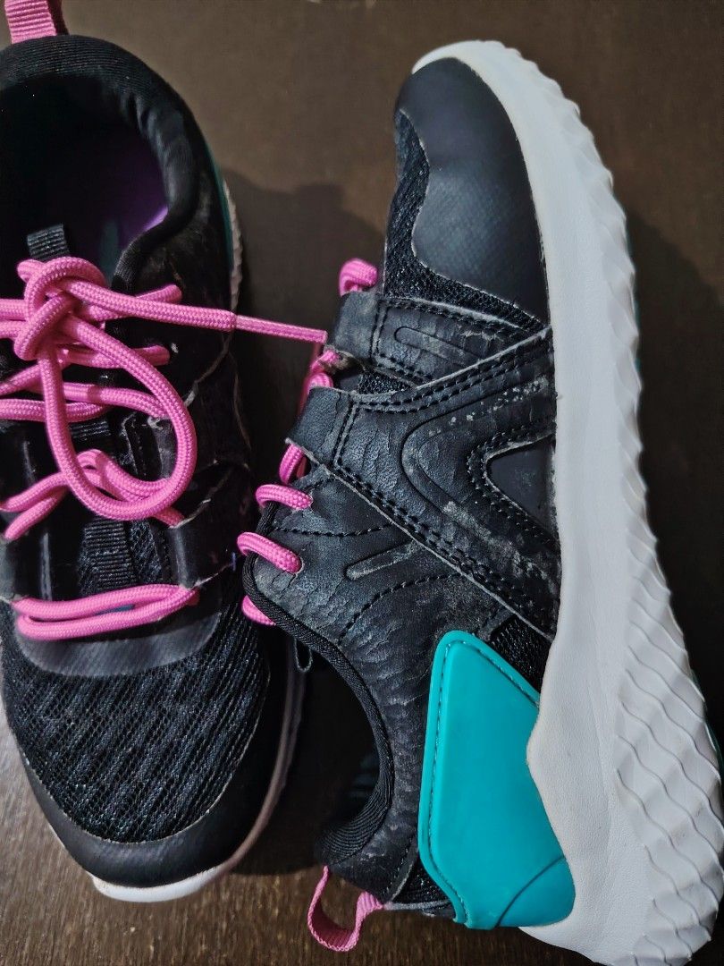 World Balance Electrify Black (Category: Sneakers) located in Quezon City. Submitted by franziana_22 (Listing ID 1462511789, Image 2). Description: .