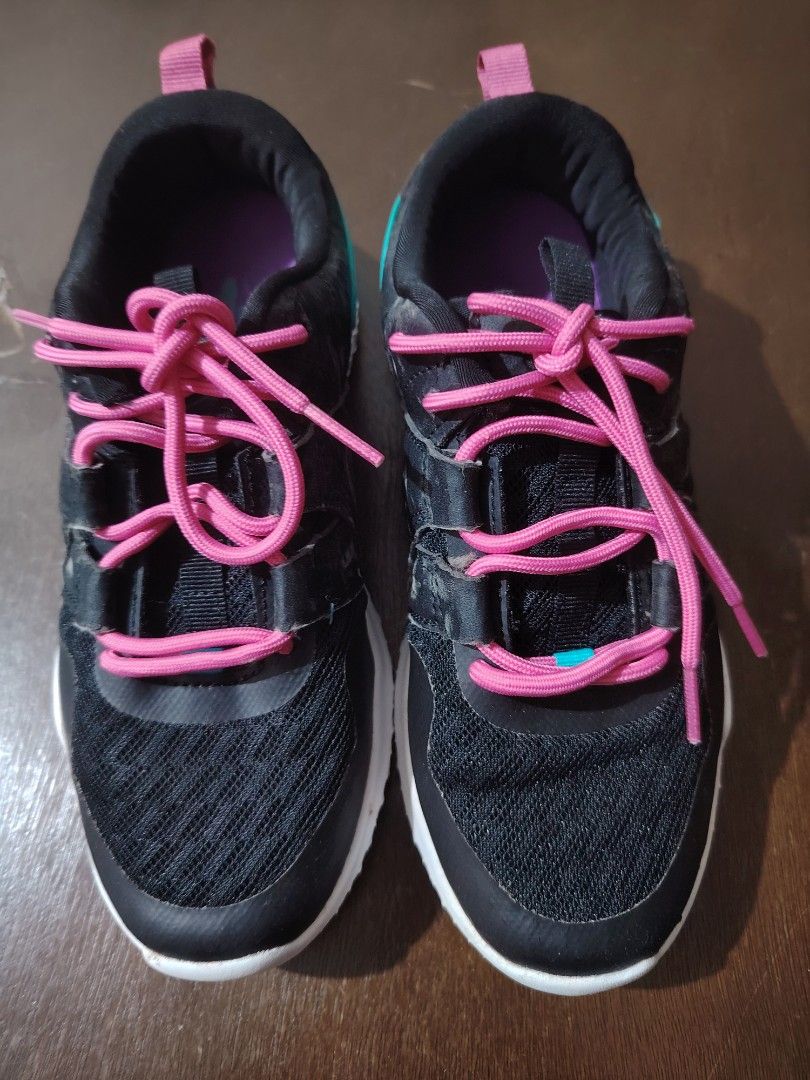 World Balance Electrify Black (Category: Sneakers) located in Quezon City. Submitted by franziana_22 (Listing ID 1462511789, Image 1). Description: .