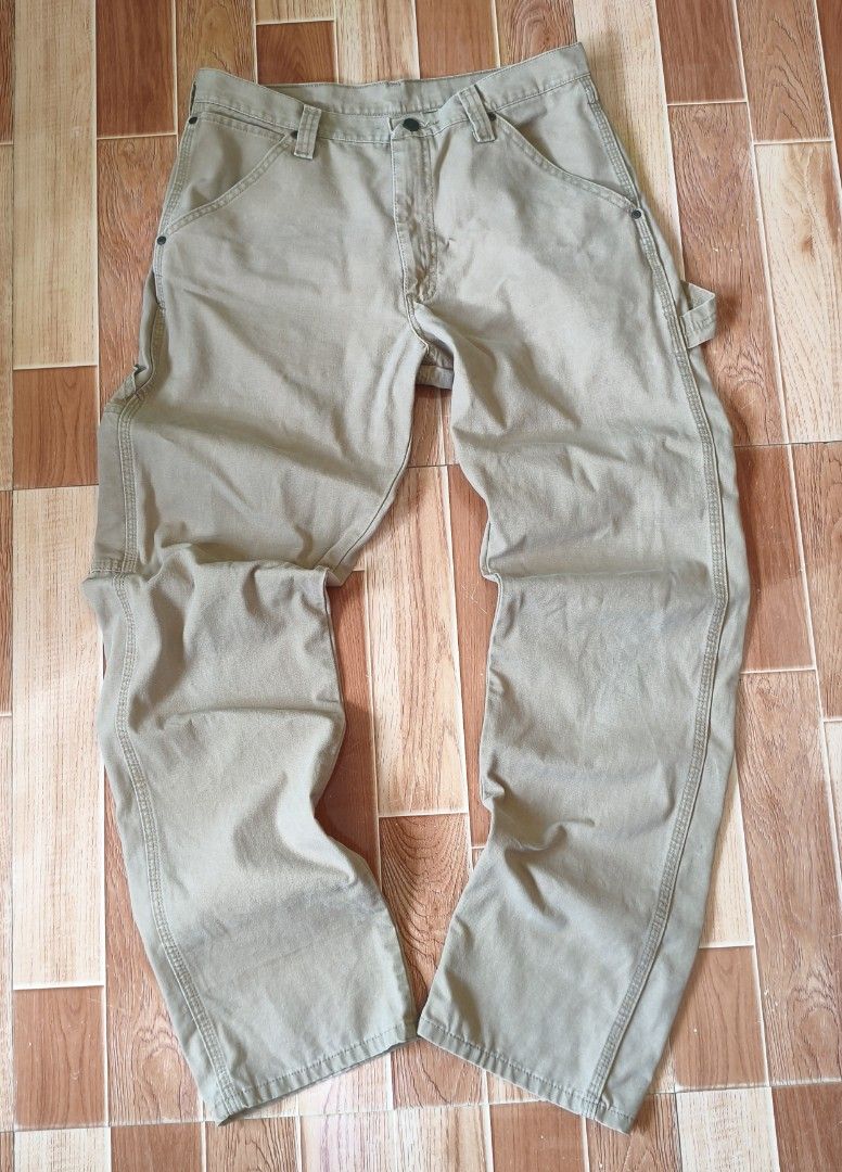 Wrangler Carpenter Pants (Category: Chinos) located in Jiabong. Submitted by pwanad_thrifts (Listing ID 1462453307, Image 1). Description: Wrangler Carpenter Pants Waistline: 32-33 Hem: 13 Leg Opening: 8?5 Color rate: 9.5/10 No issue, needs wash 💰 Price: 700 +sf.